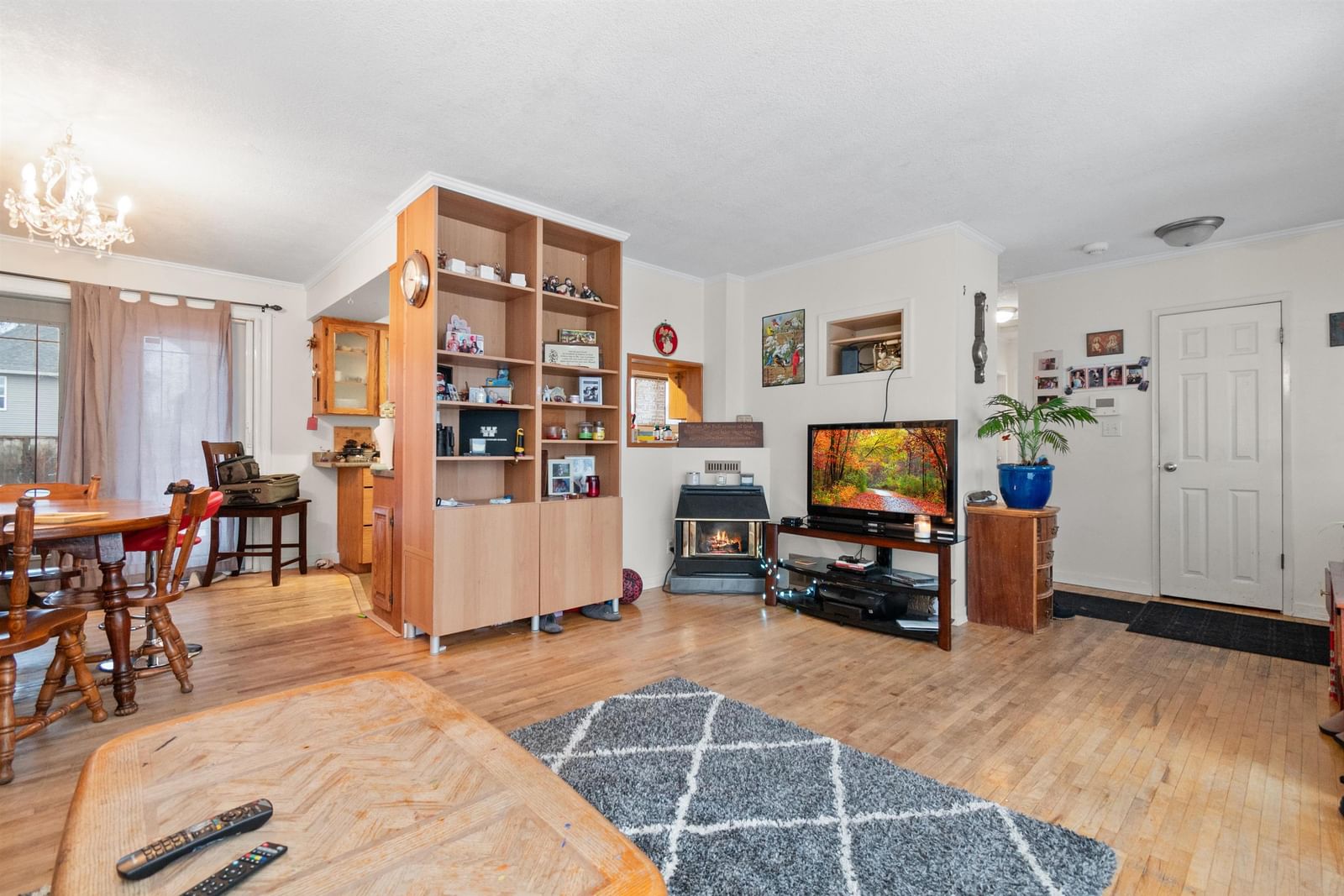 Listing Image 8
