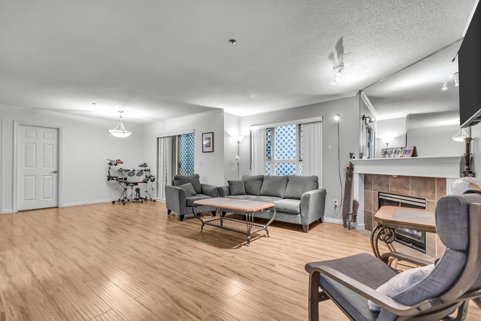 Listing Image 14