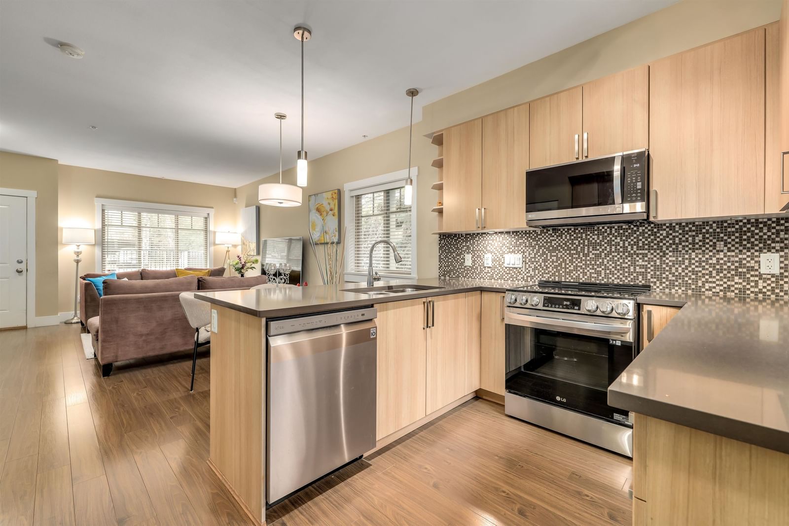 Listing Image 12