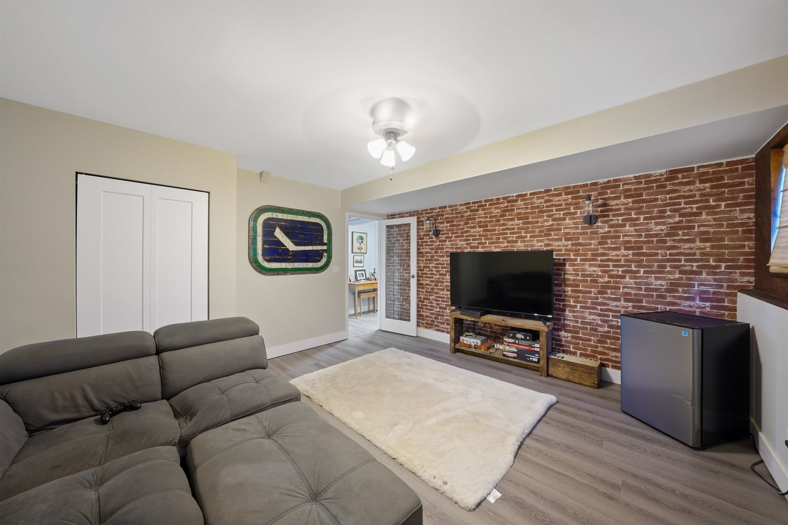 Listing Image 17