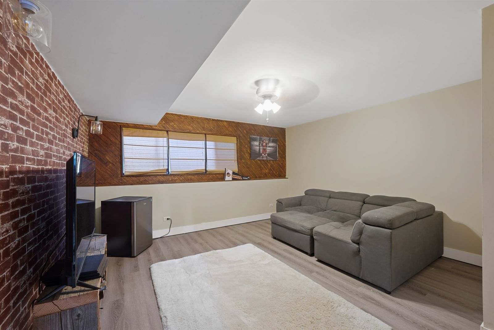 Listing Image 18