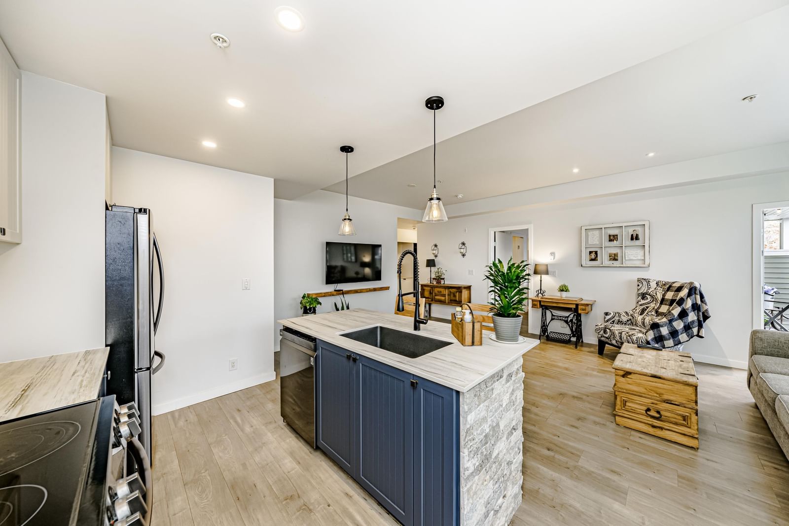 Listing Image 15