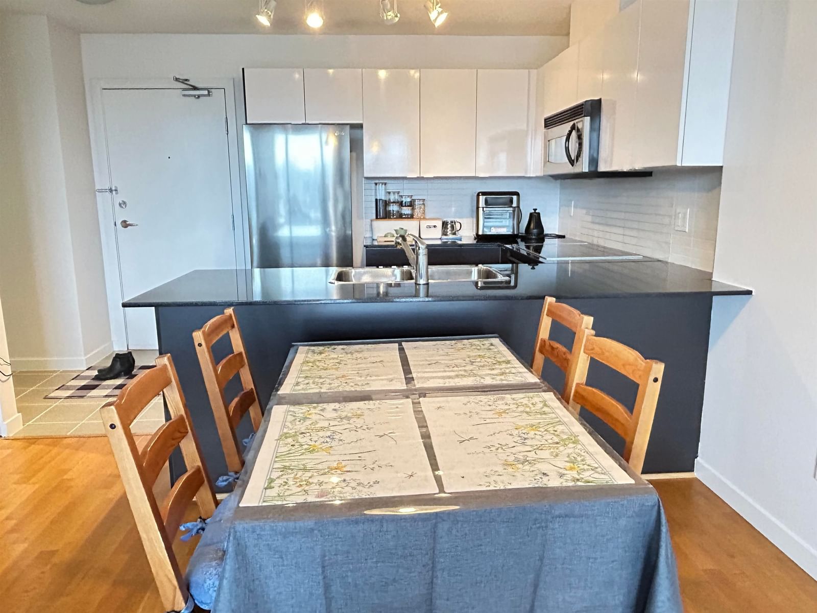 Listing Image 12