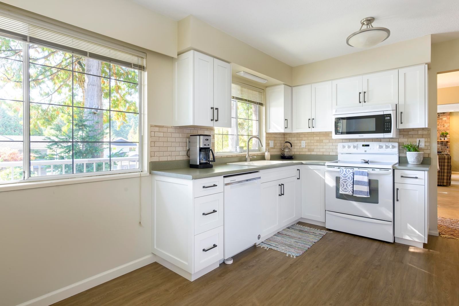 Listing Image 10