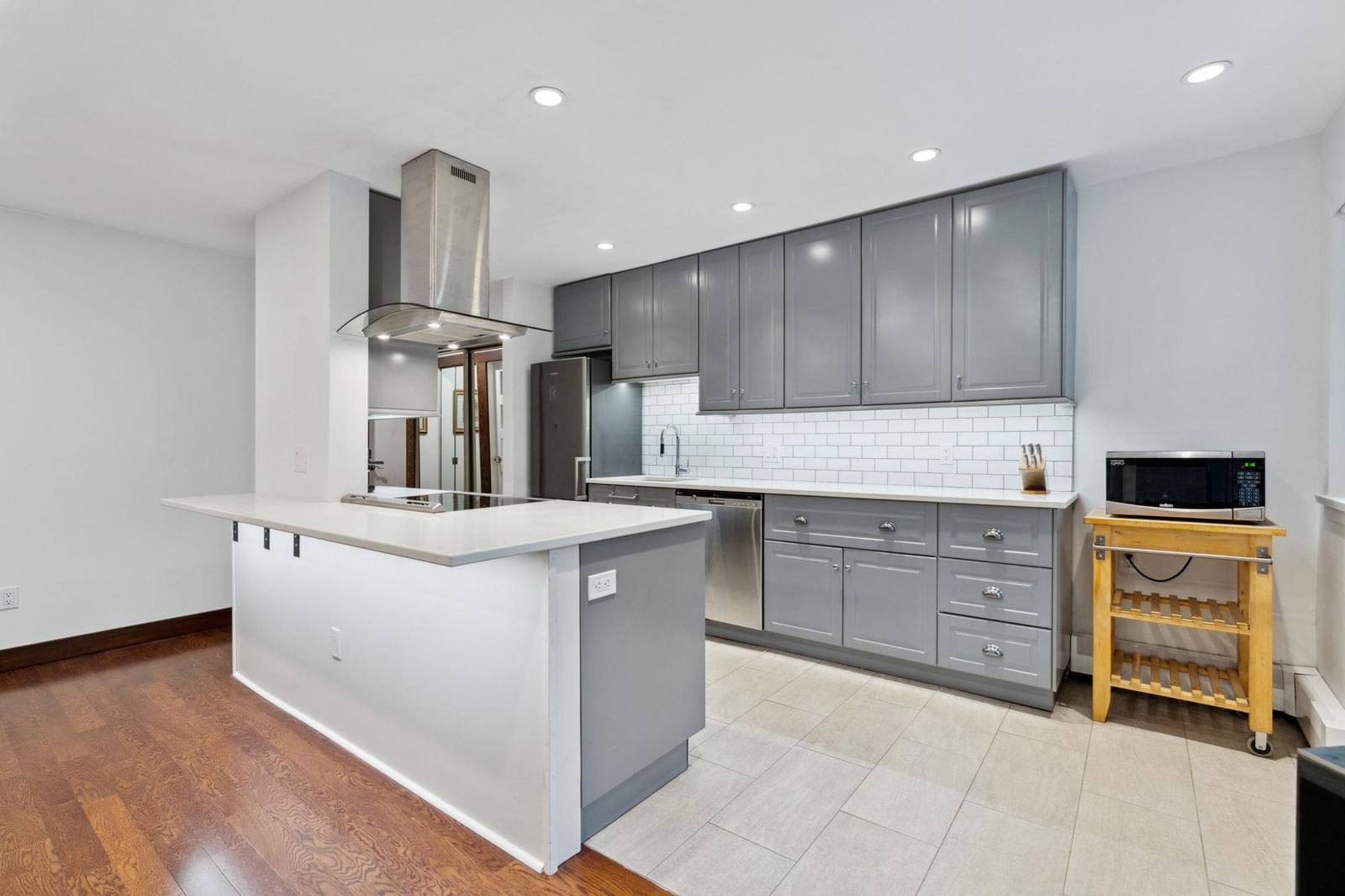 Listing Image 14