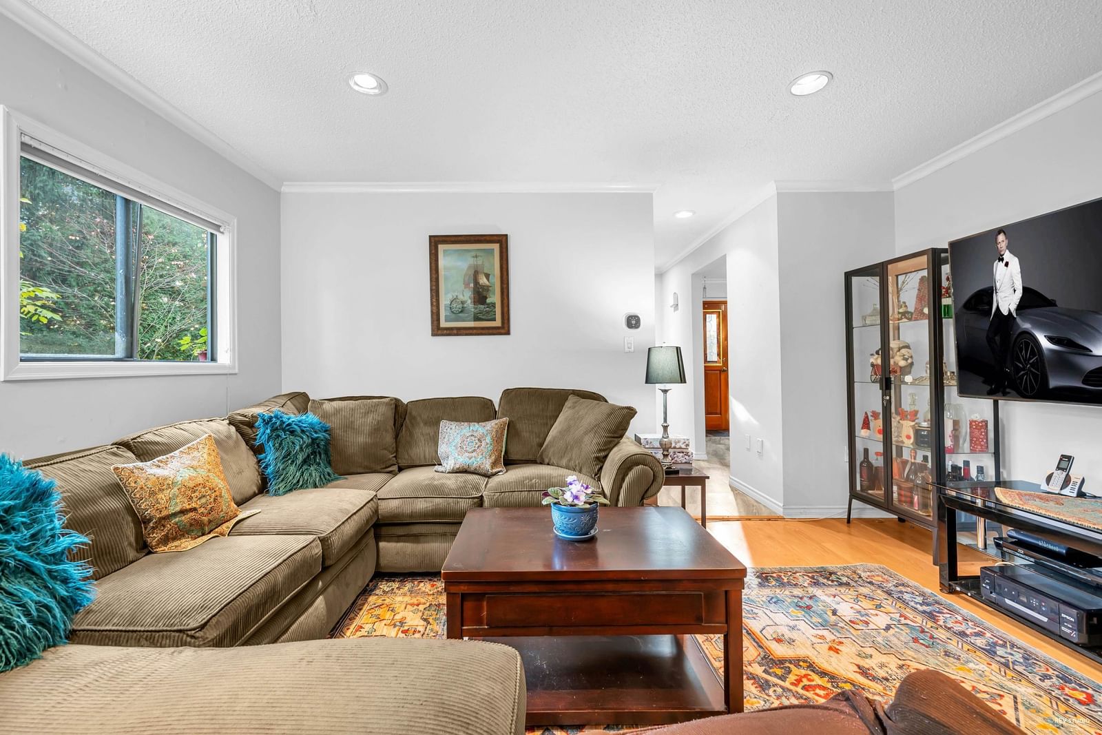 Listing Image 5