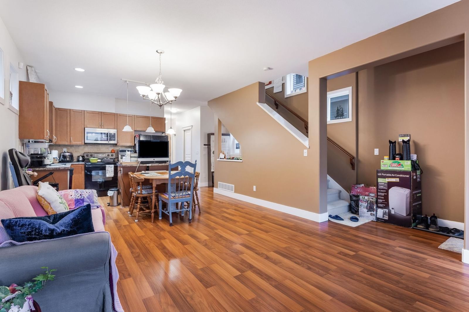 Listing Image 12