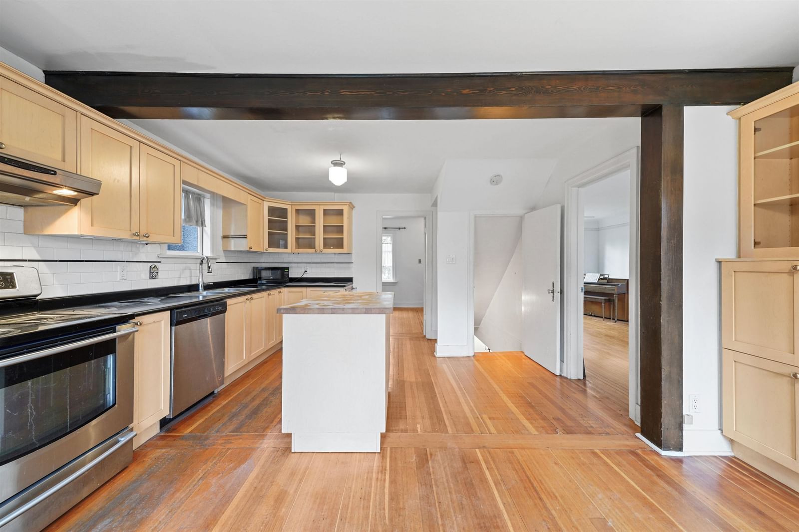 Listing Image 10