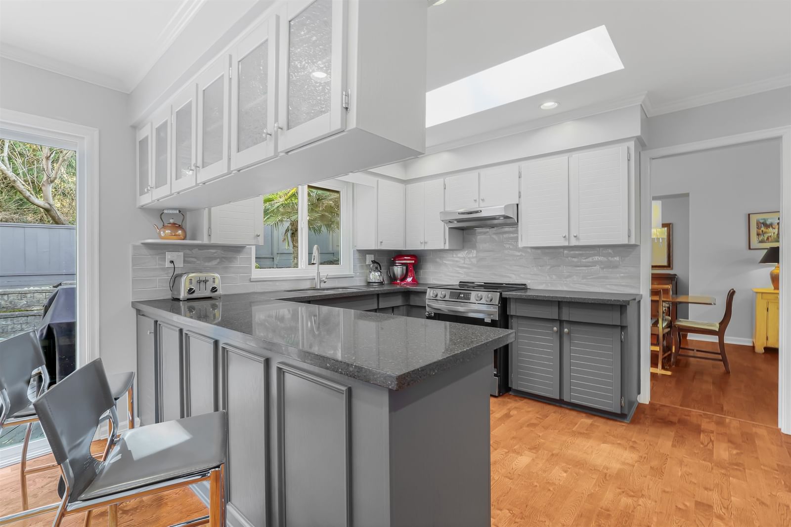 Listing Image 11