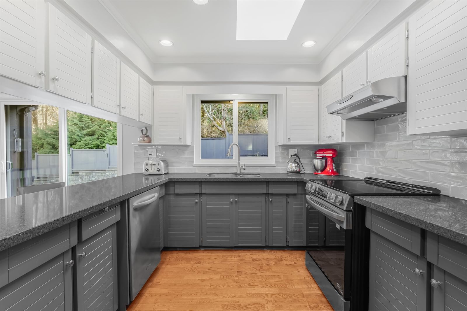 Listing Image 12