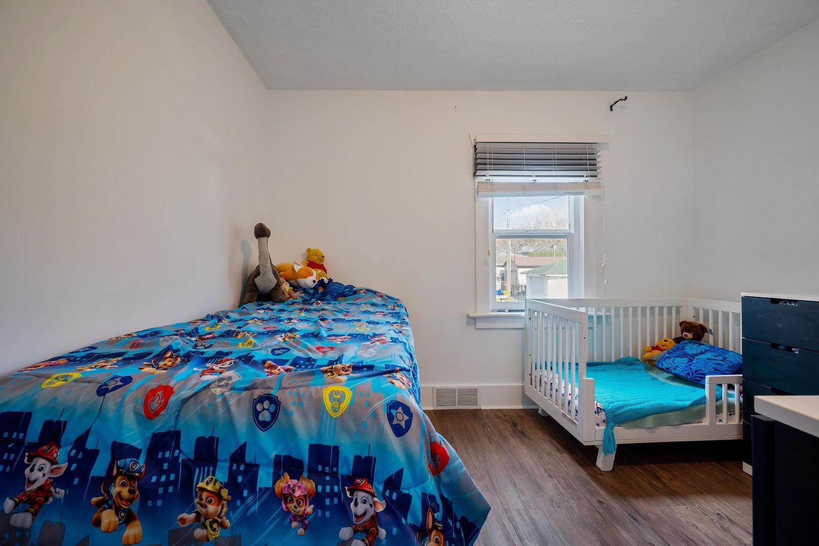 Listing Image 11