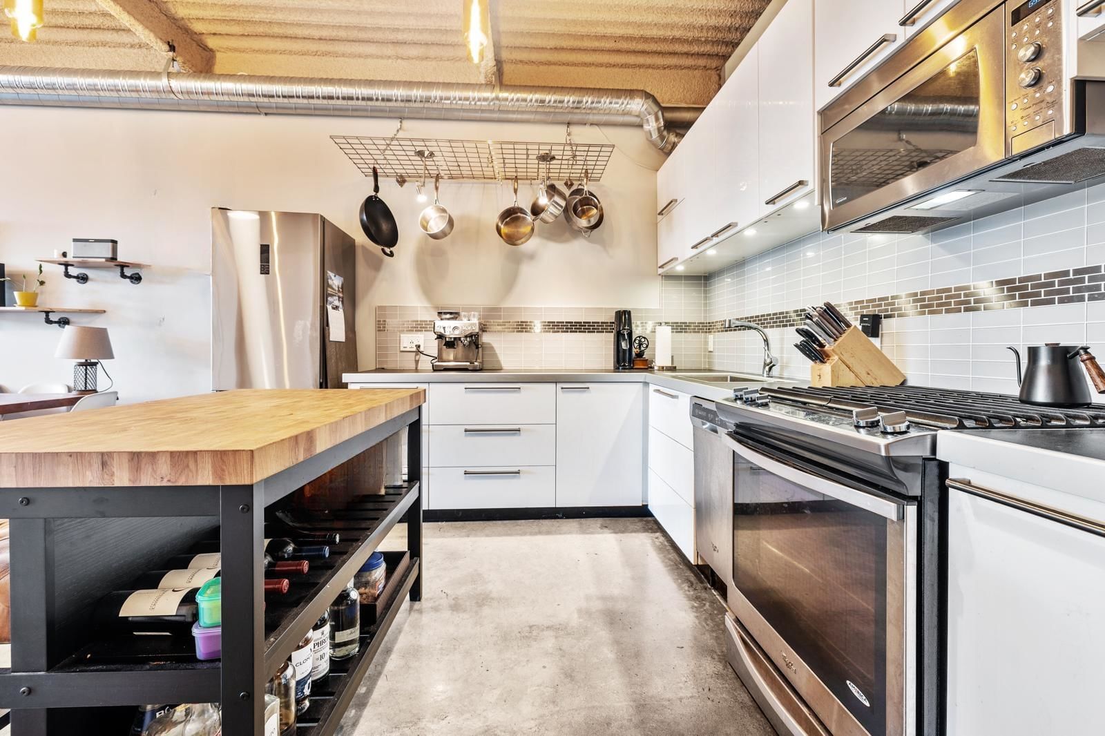 Listing Image 10