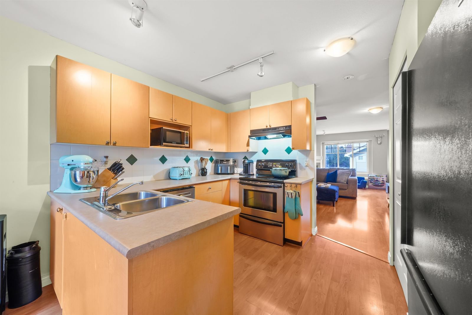 Listing Image 6