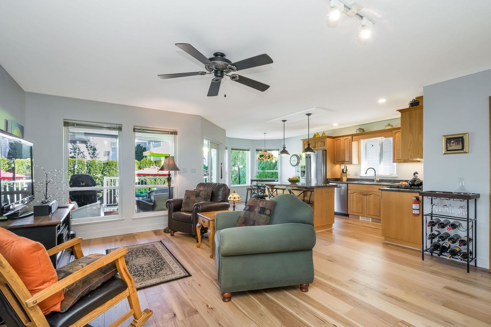 Listing Image 19