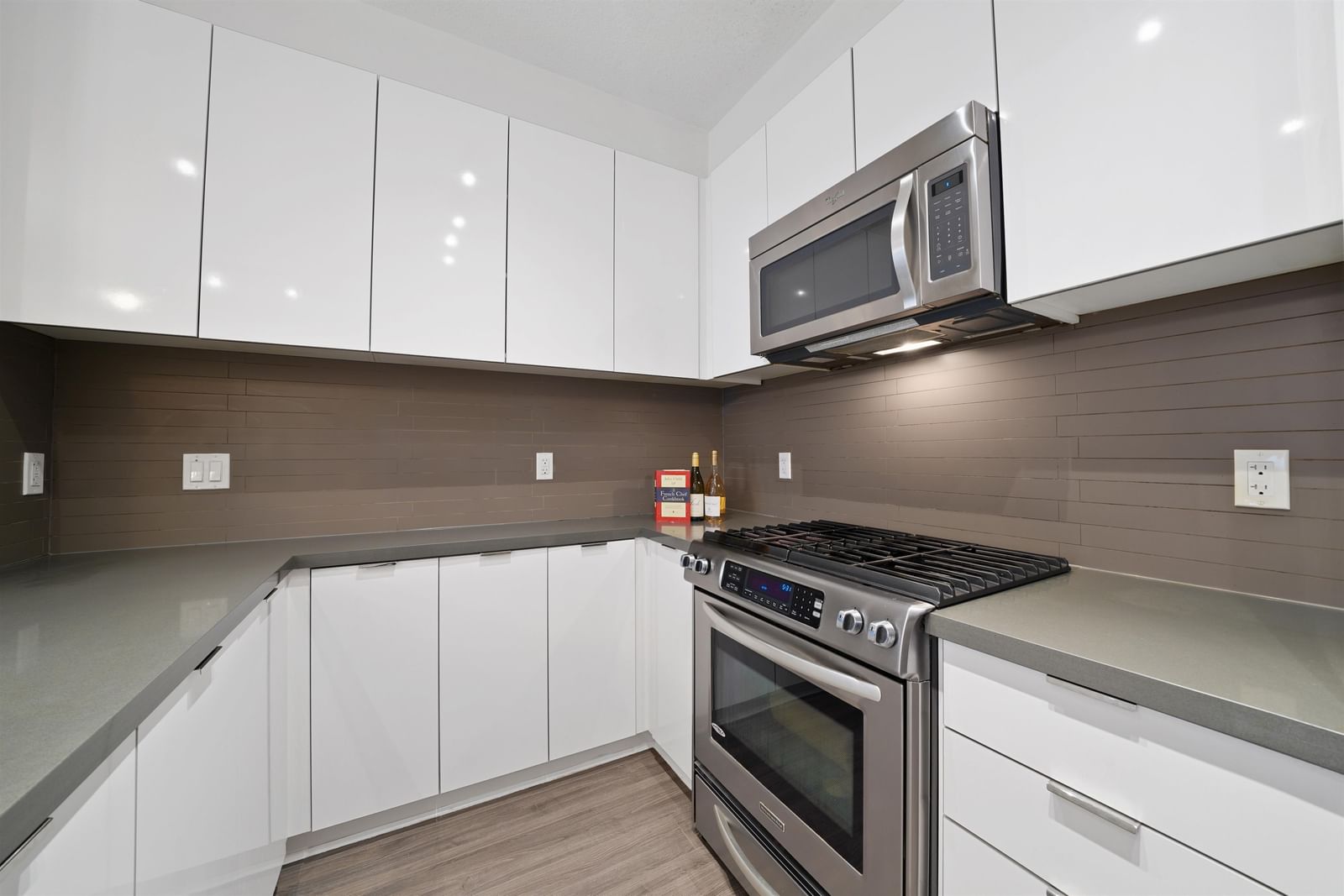Listing Image 18