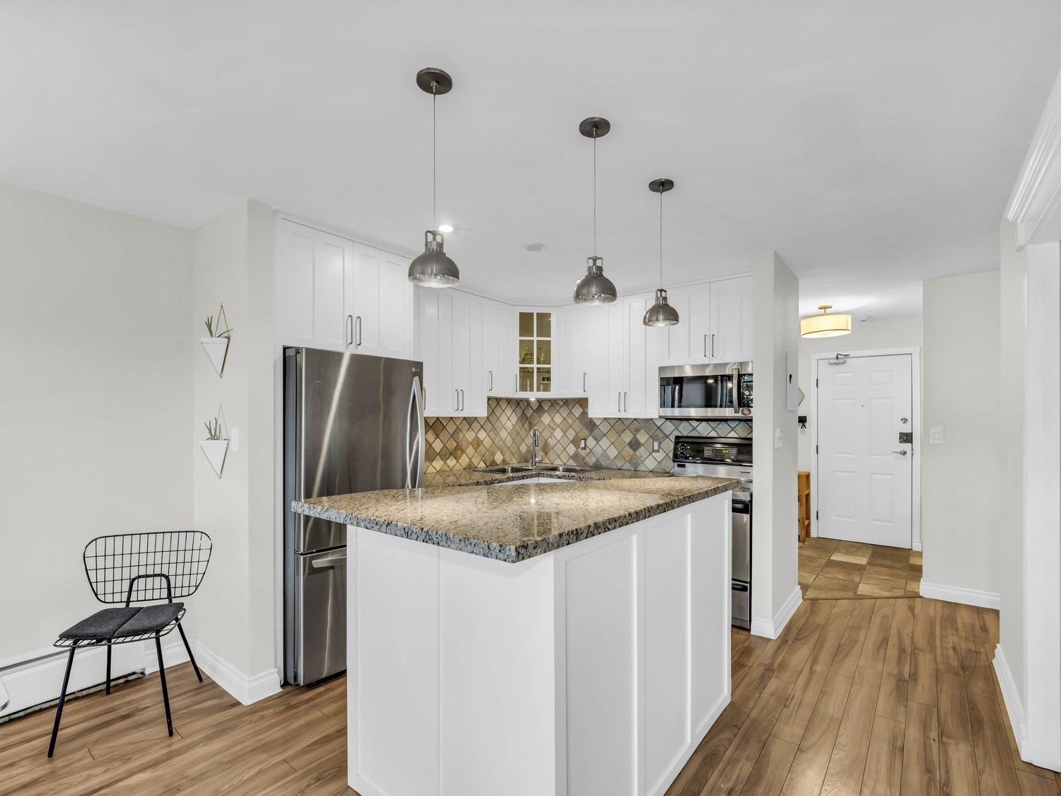 Listing Image 9
