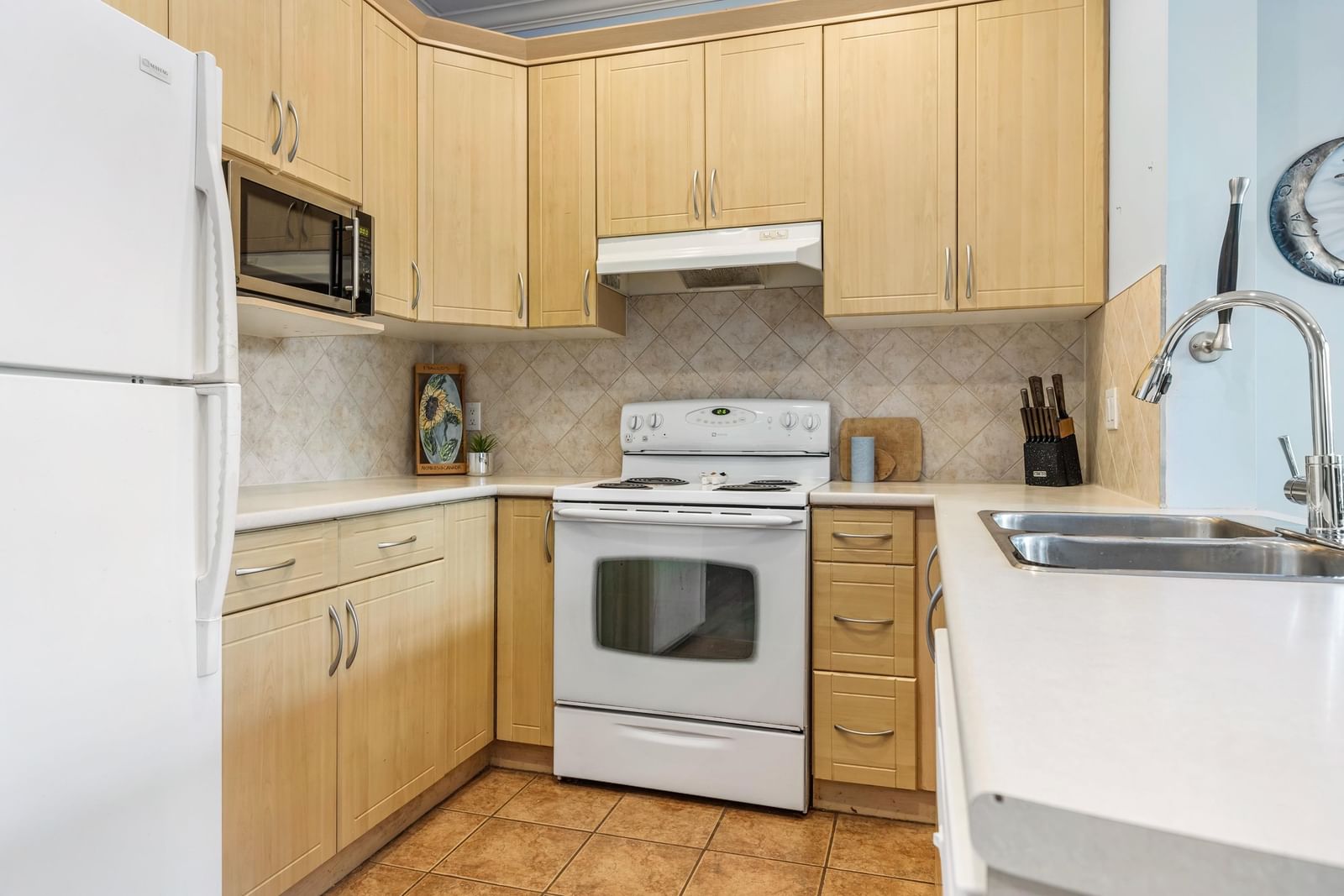 Listing Image 16