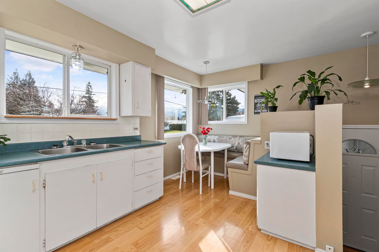 Listing Image 9
