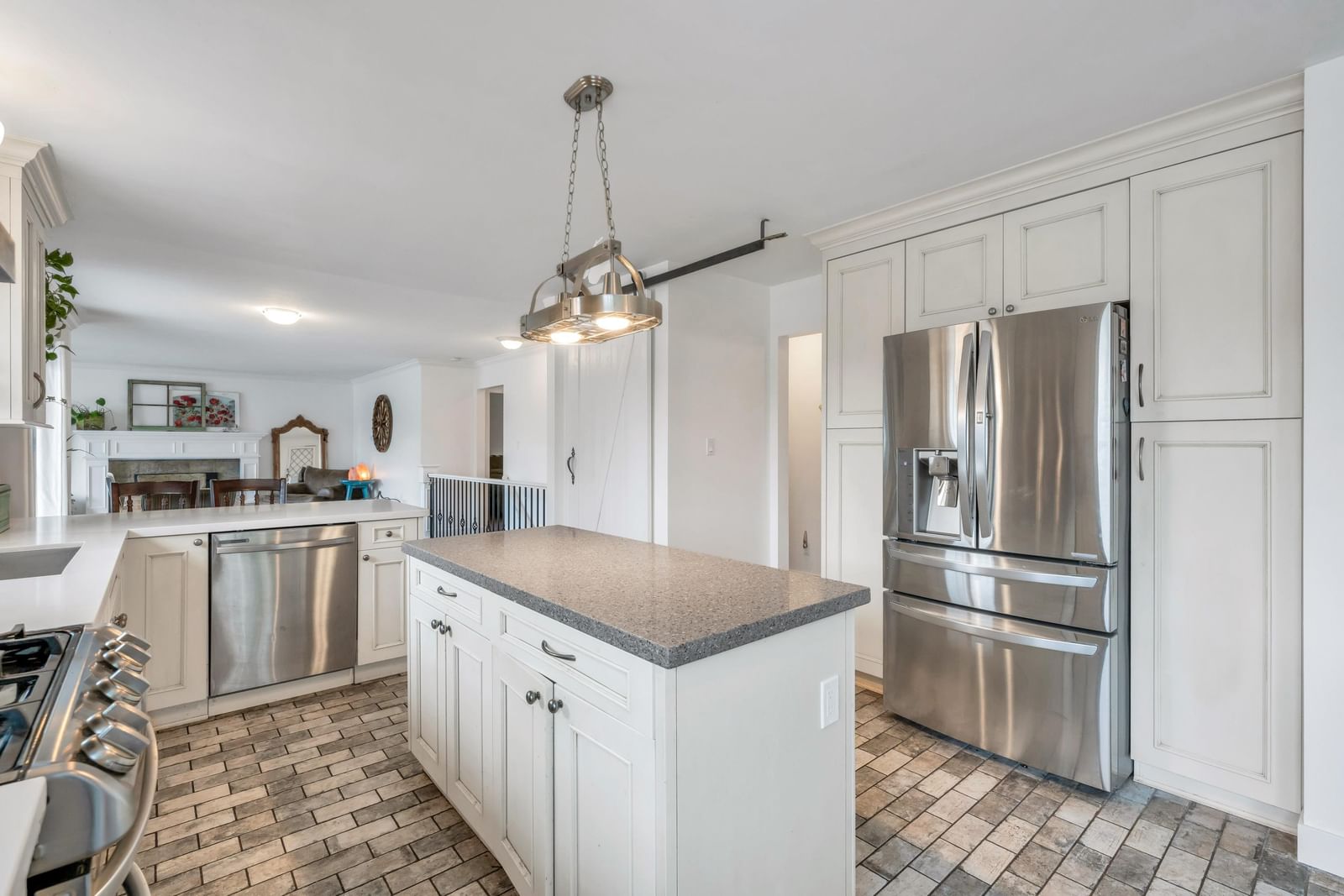Listing Image 12