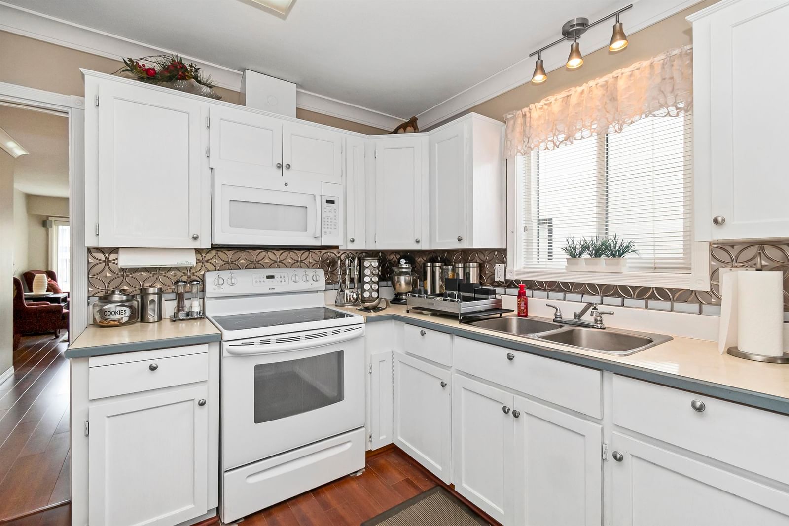 Listing Image 13