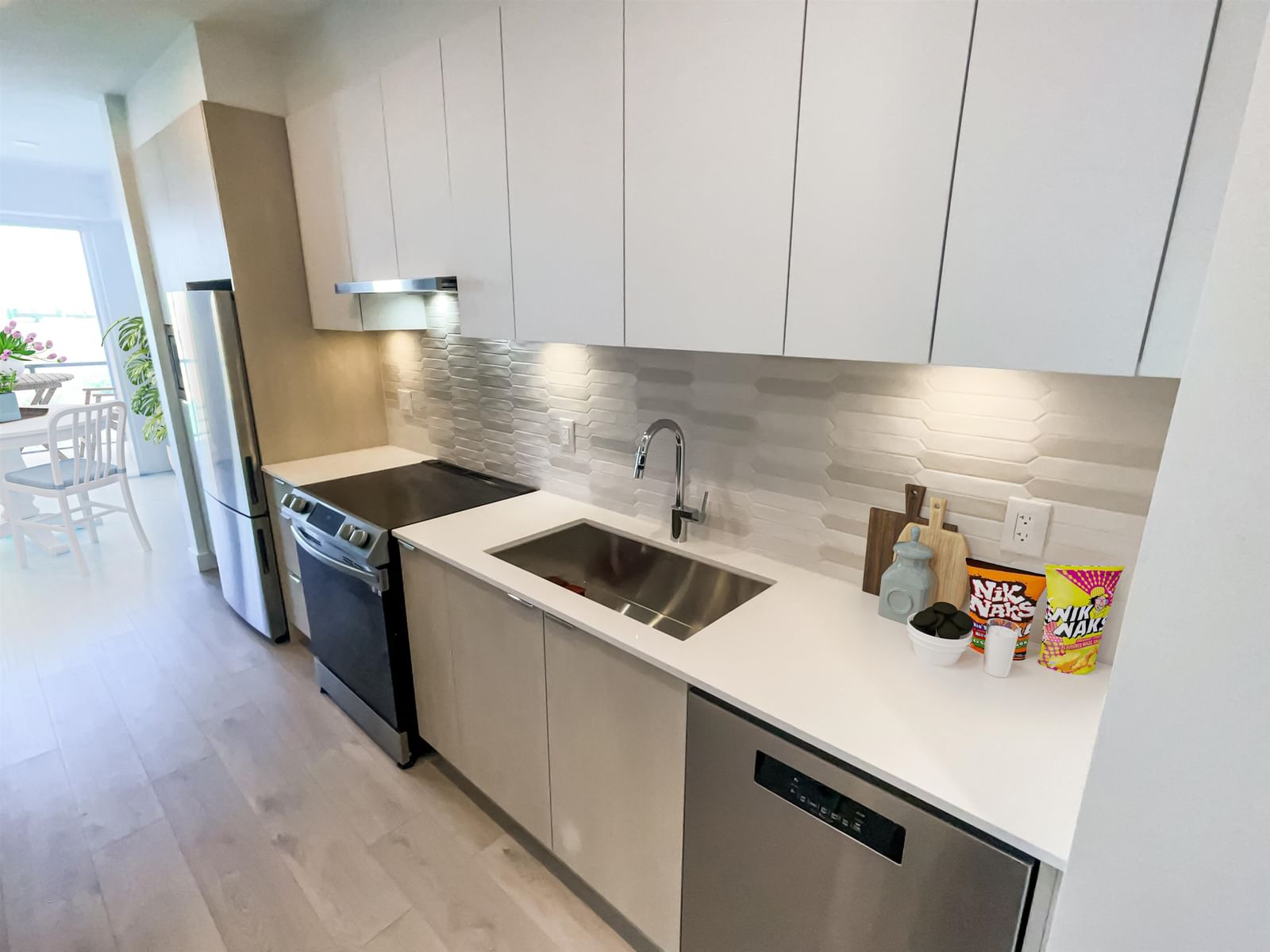 Listing Image 10