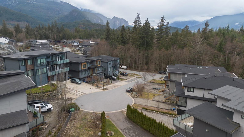 3355 Descartes Place, Squamish, V8B 0V5 | Image 2