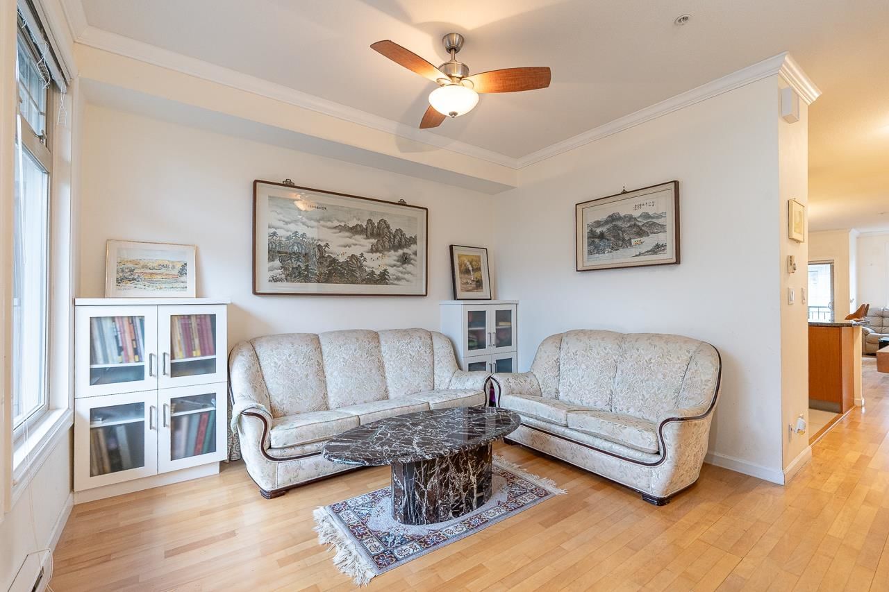 Listing Image 5