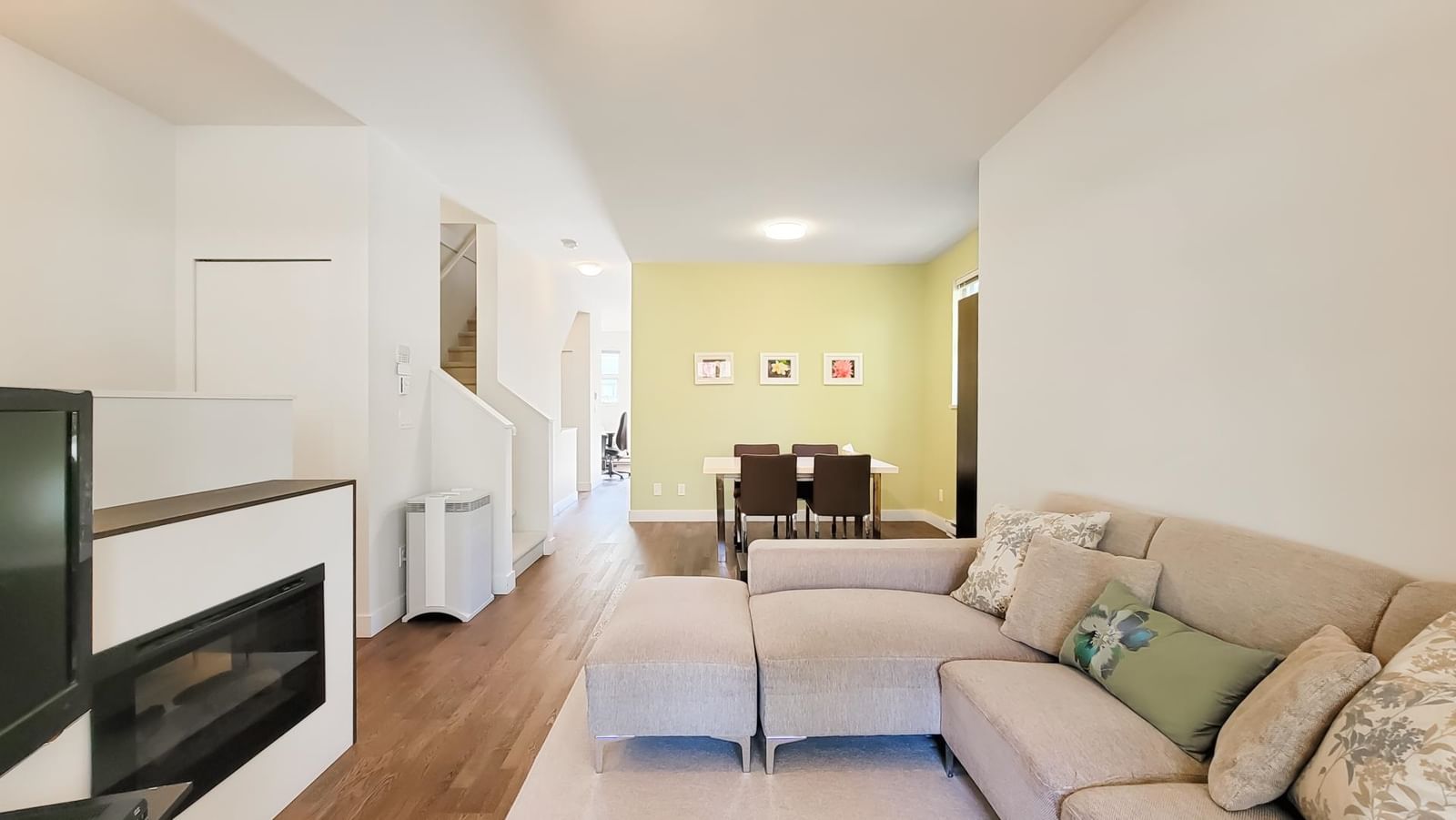 Listing Image 5