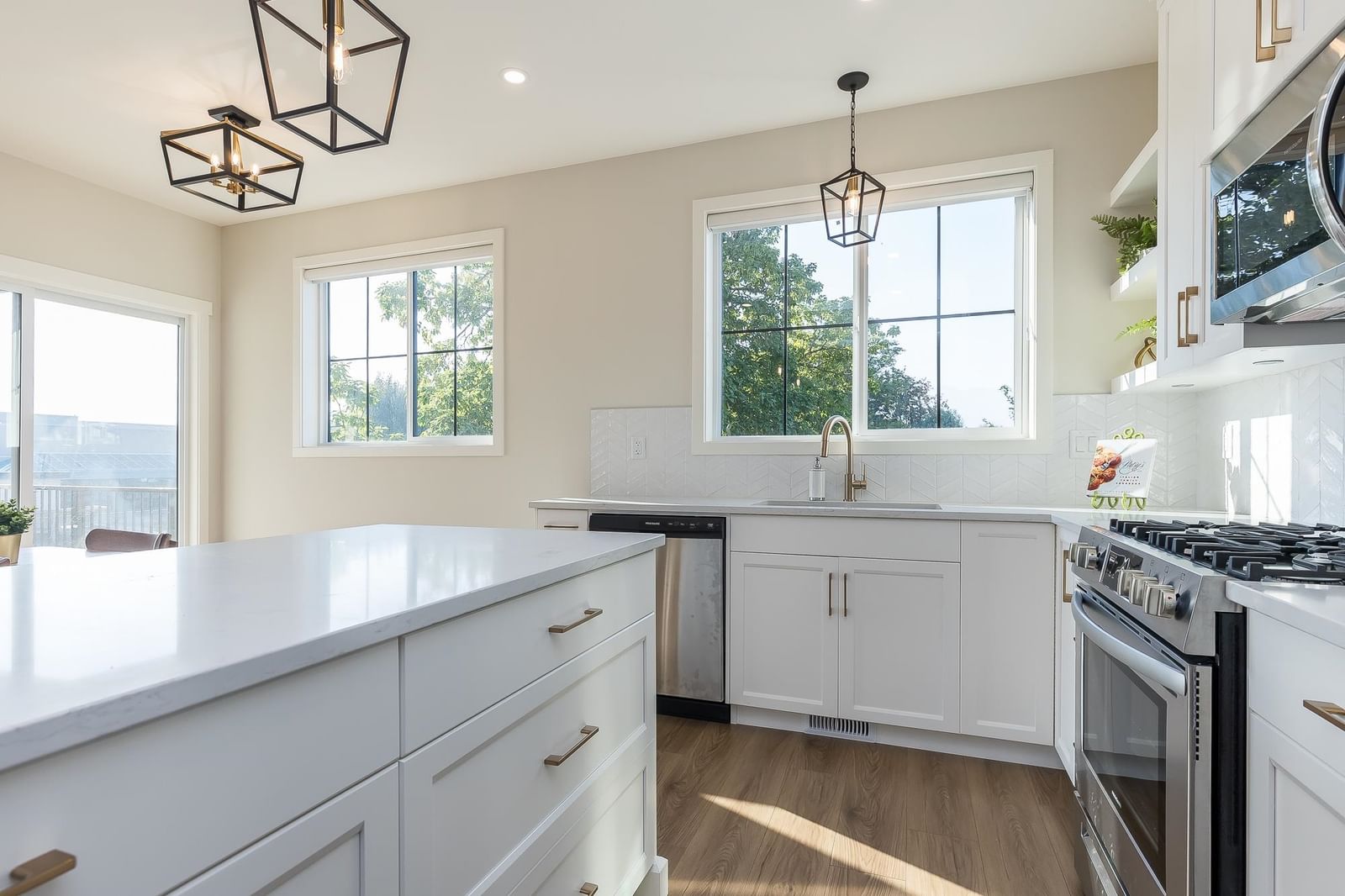 Listing Image 10