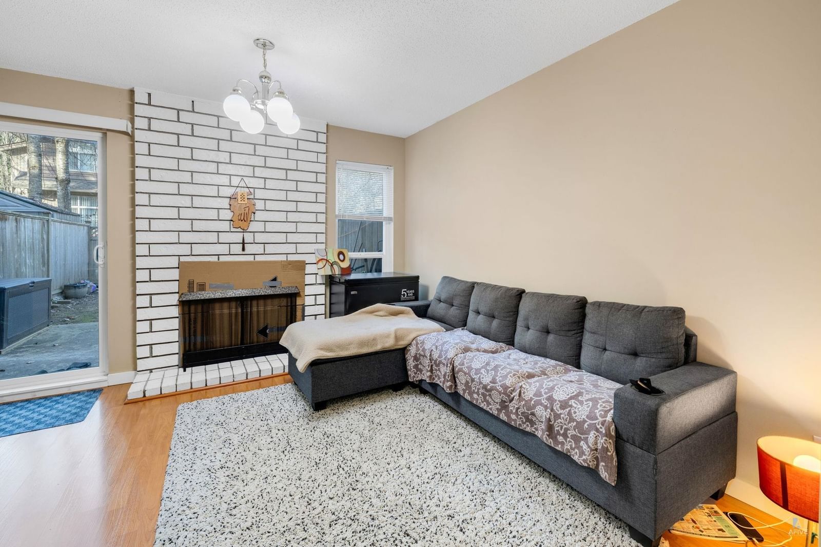 Listing Image 12