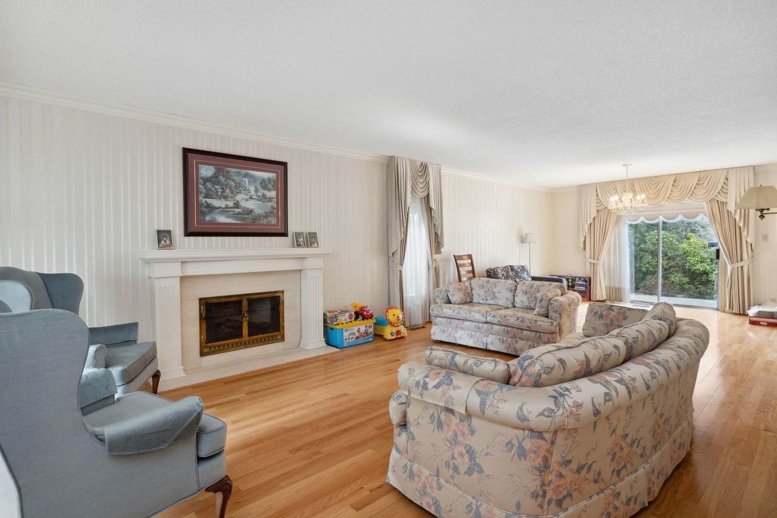 Listing Image 5
