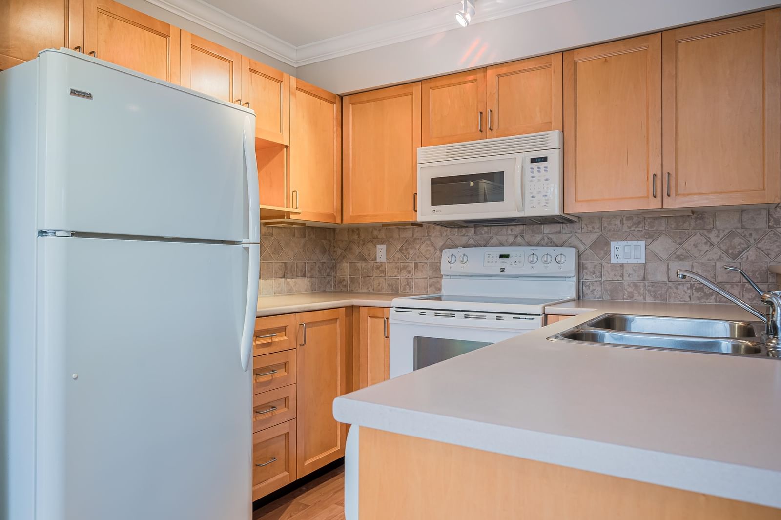 Listing Image 18