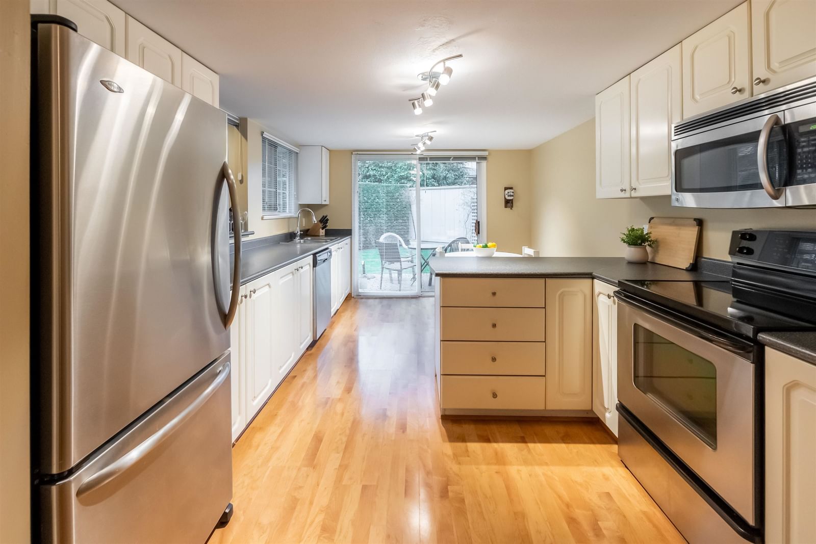 Listing Image 13