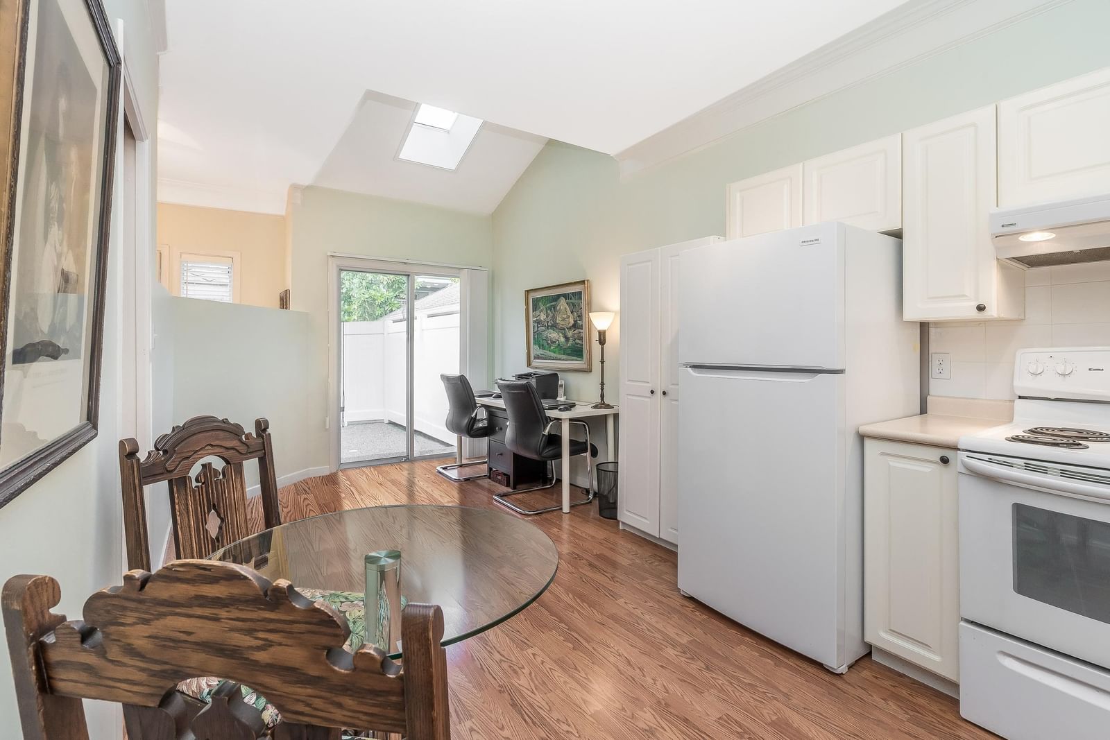 Listing Image 10