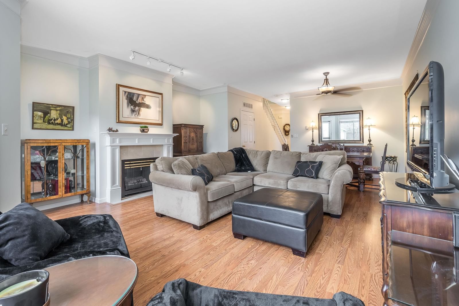 Listing Image 16