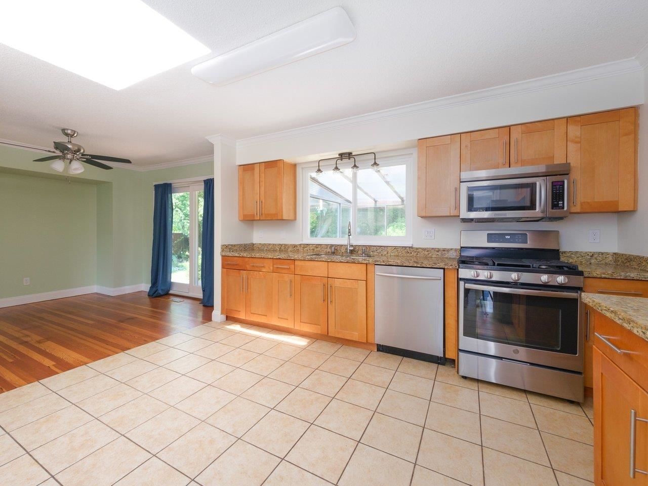 Listing Image 12
