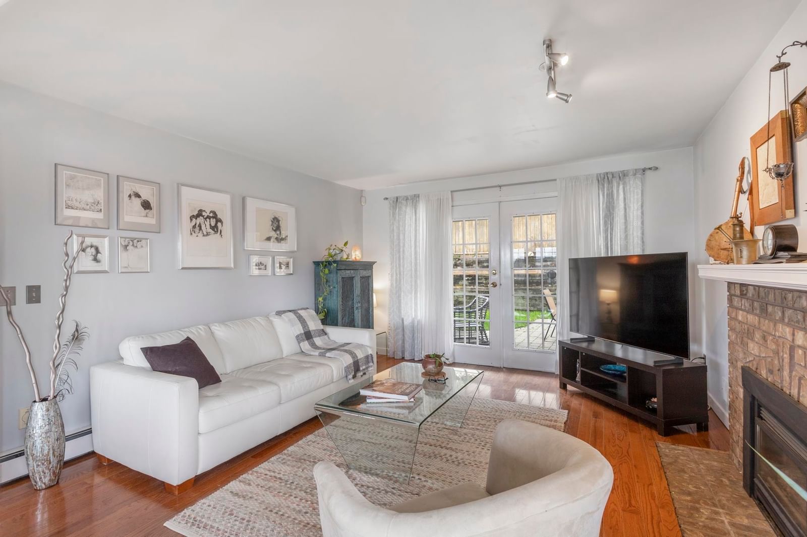 Listing Image 10