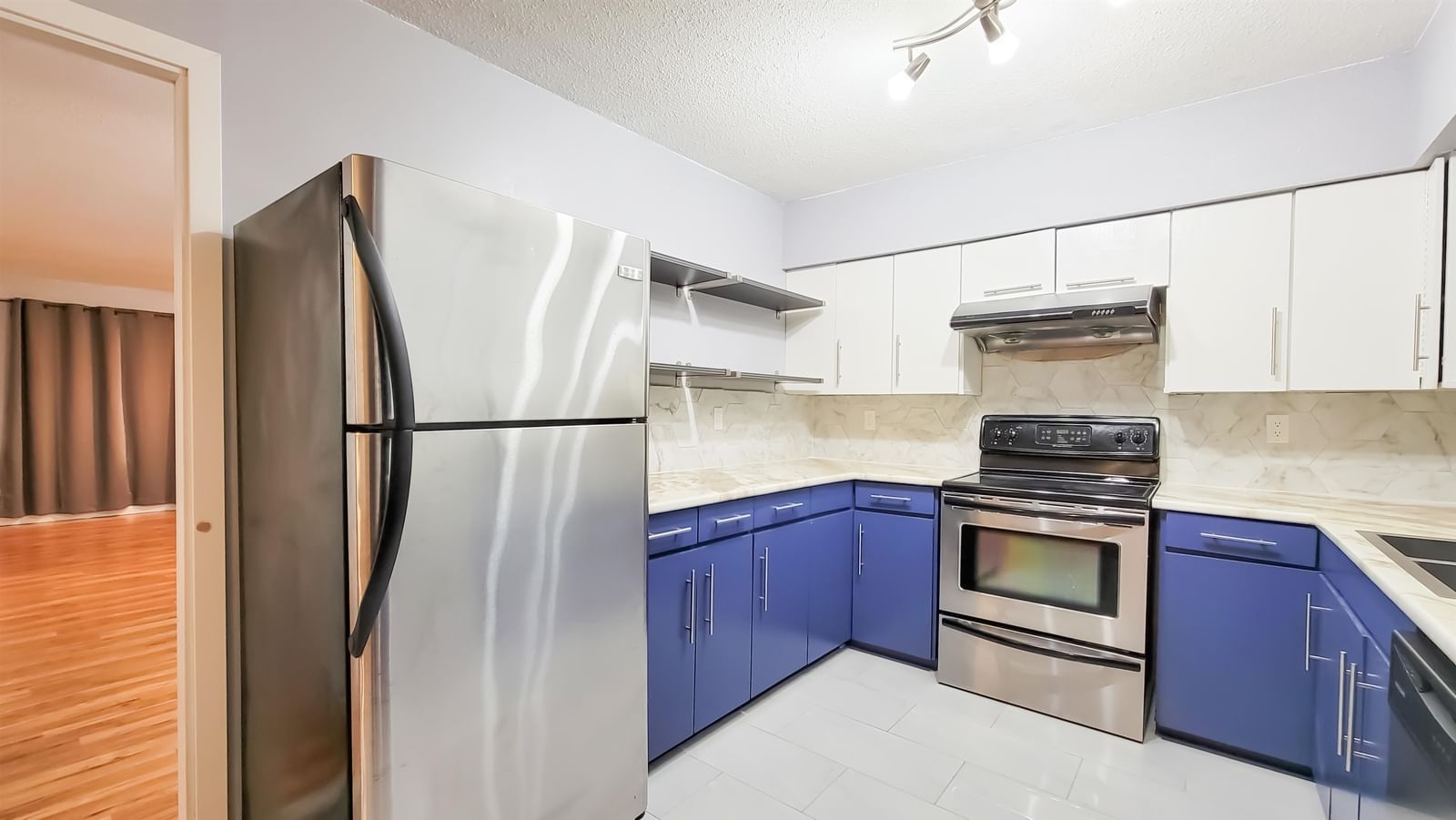 Listing Image 17