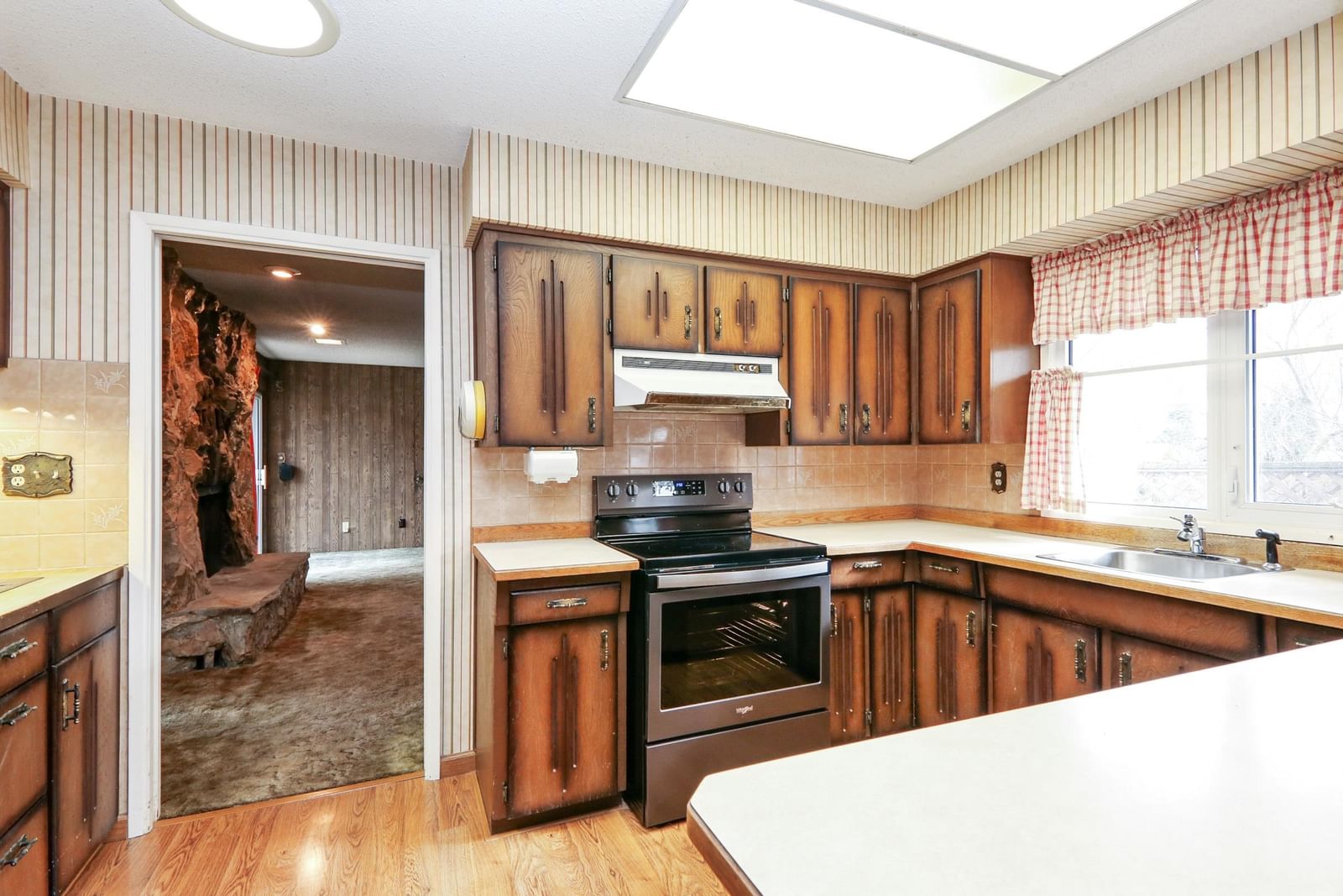 Listing Image 12