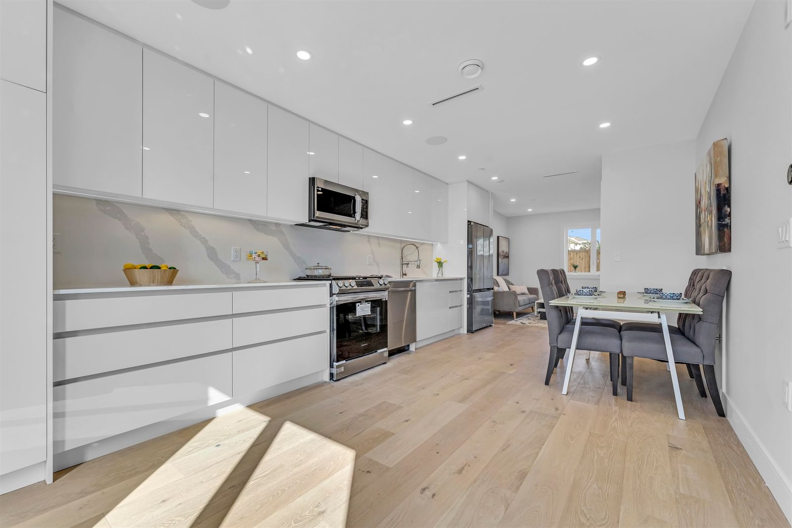 Listing Image 12