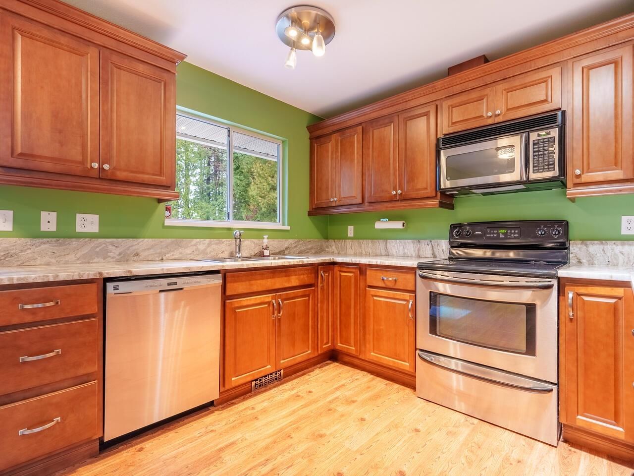 Listing Image 10