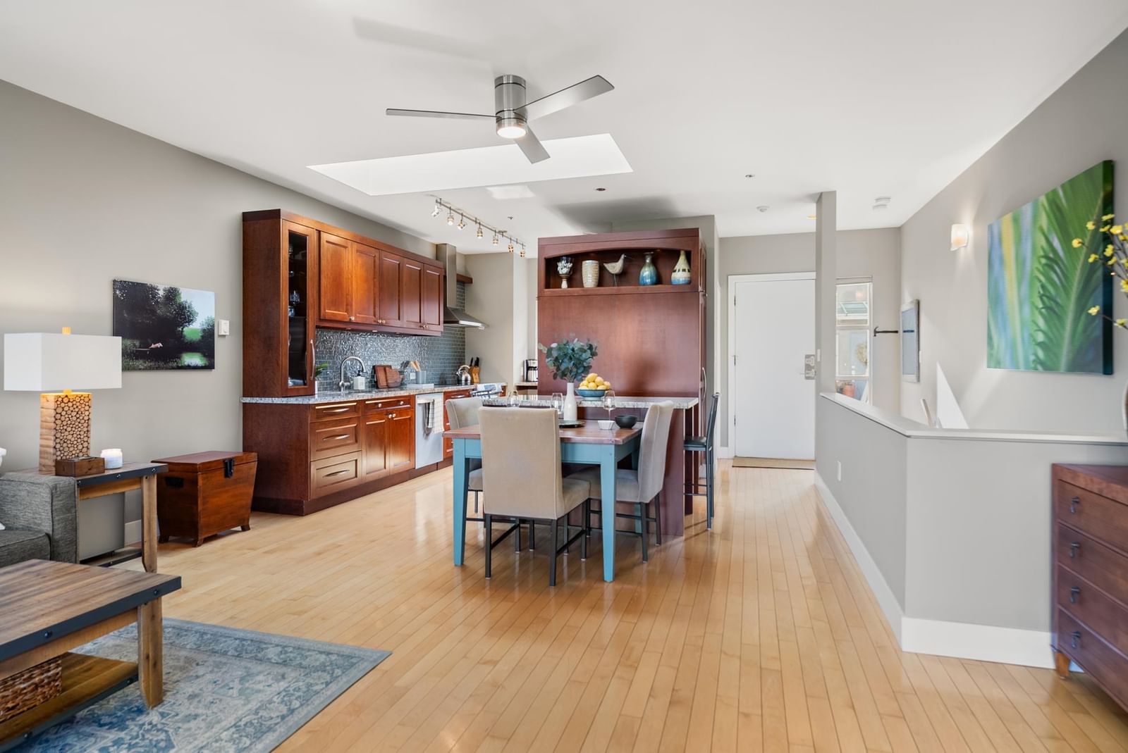 Listing Image 12