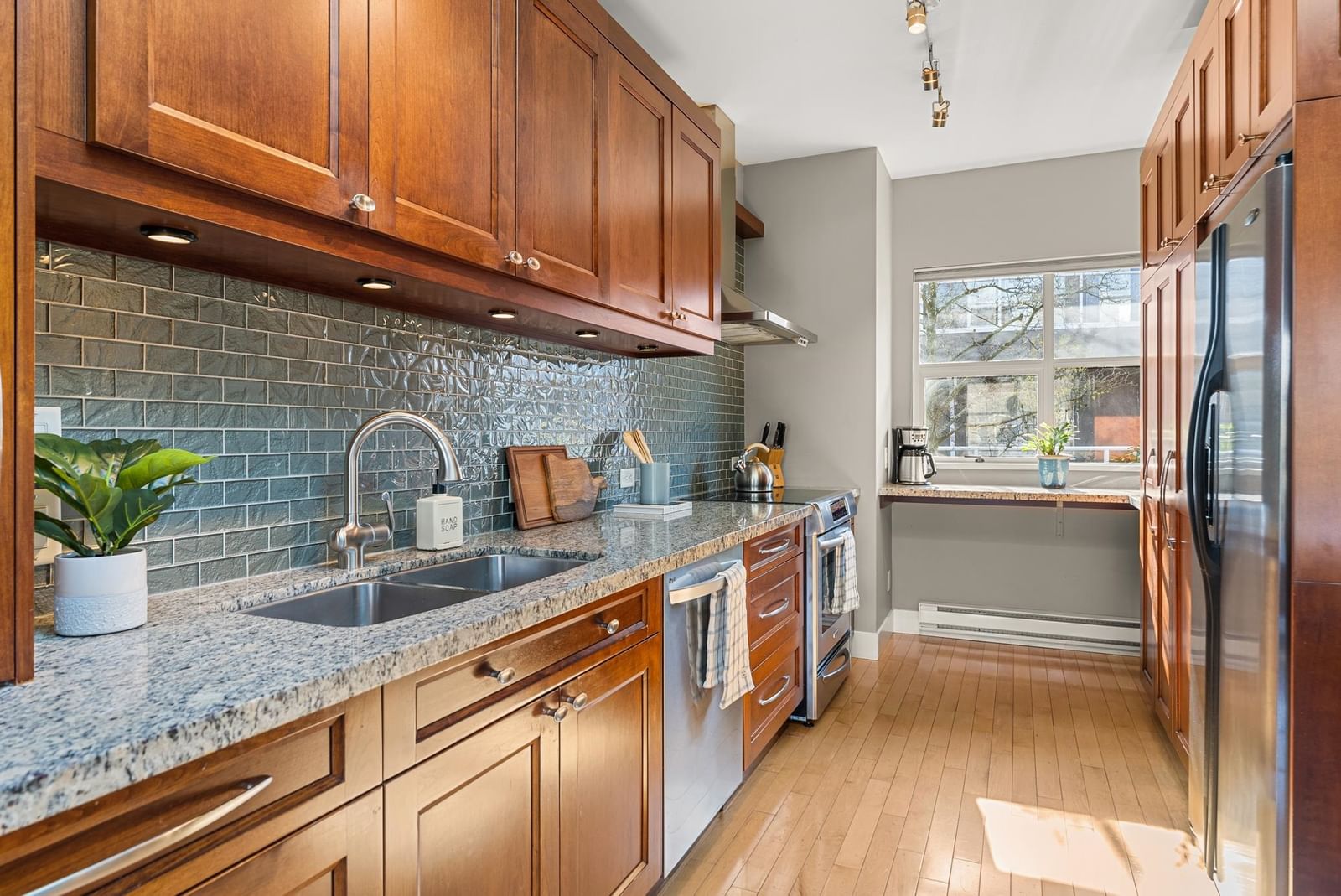 Listing Image 19