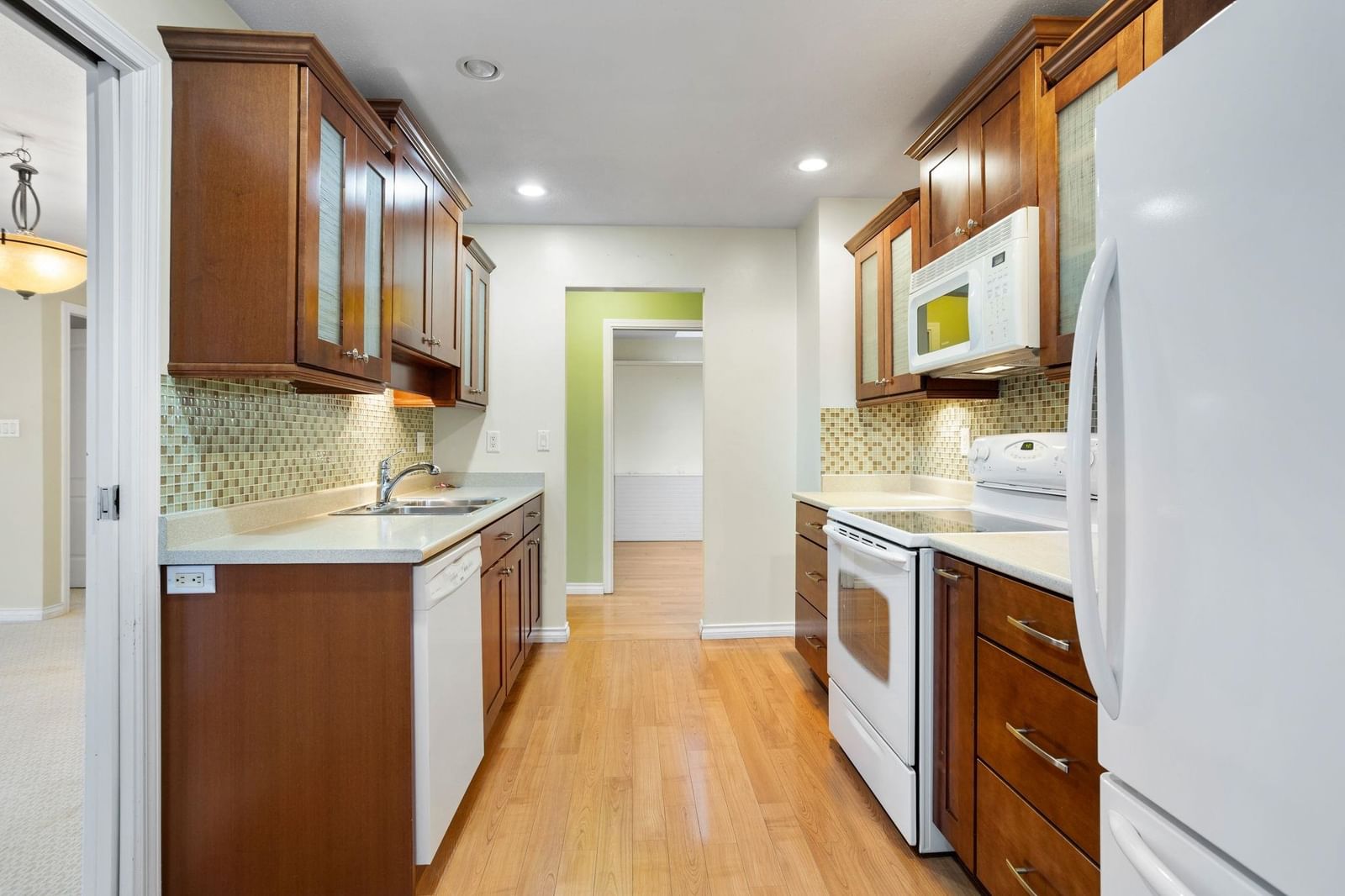 Listing Image 12