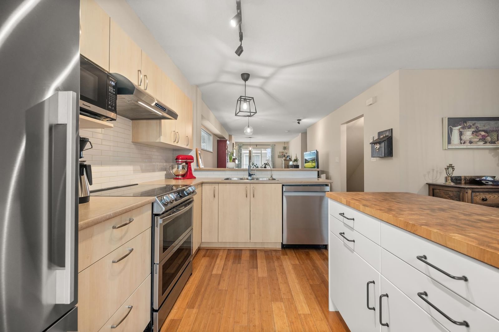 Listing Image 8