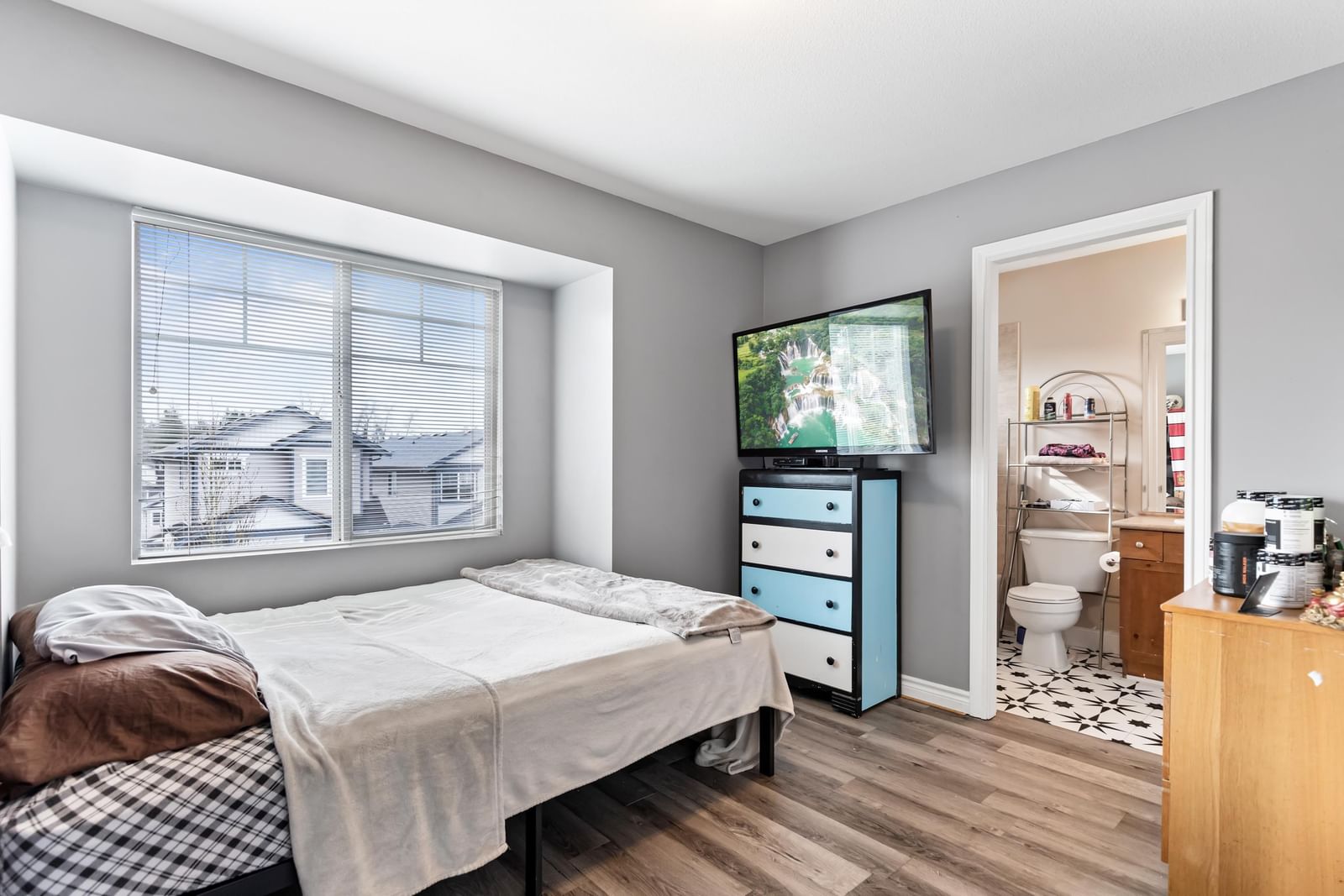 Listing Image 17