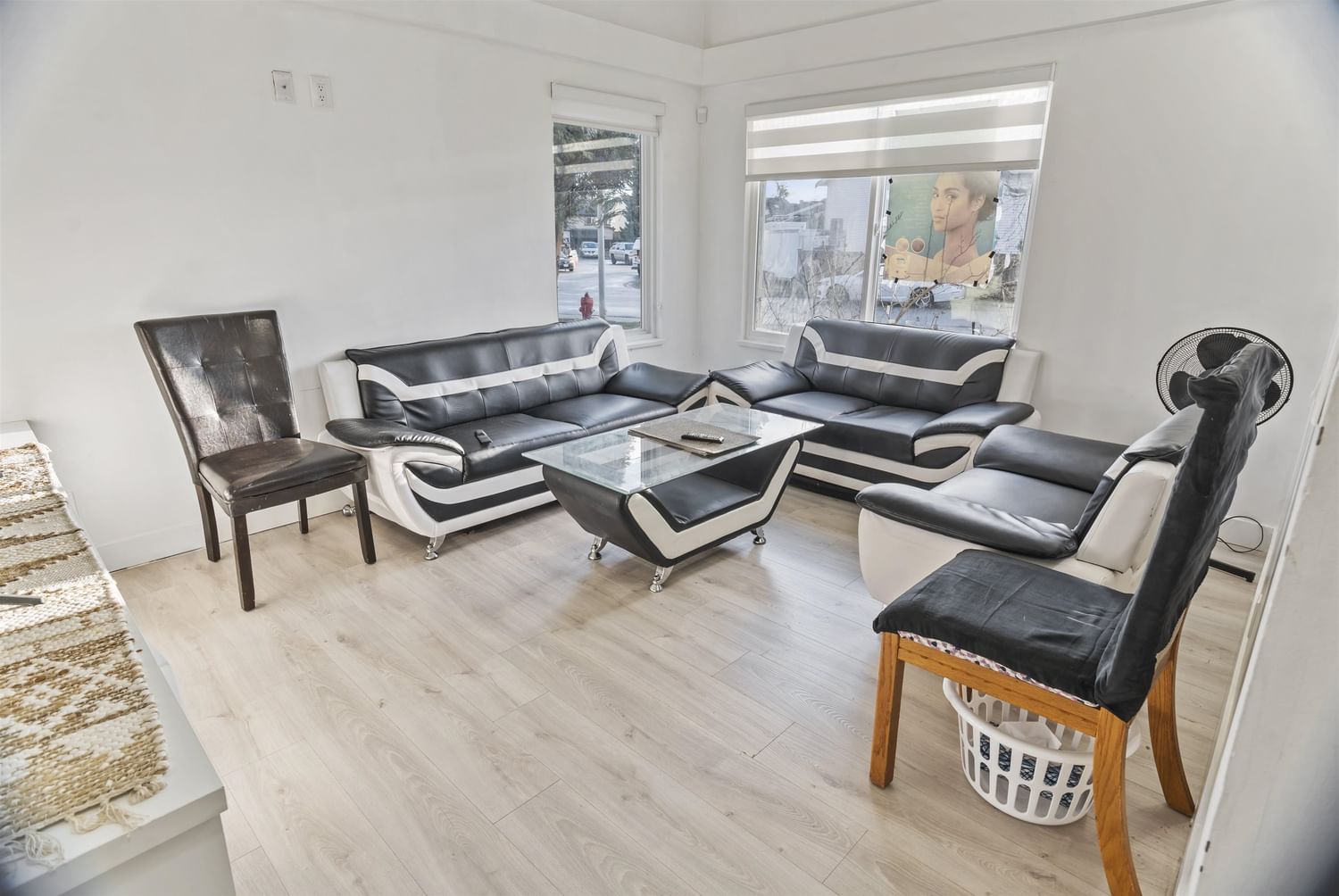 Listing Image 6