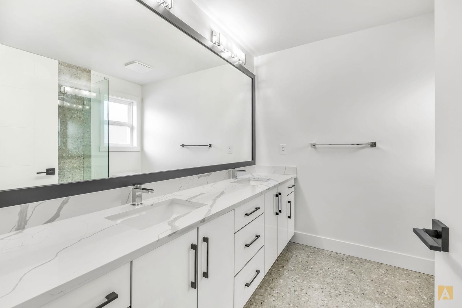 Listing Image 26