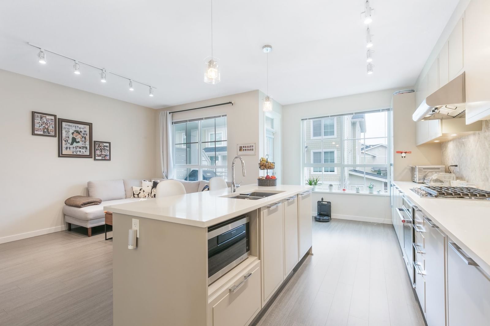Listing Image 11