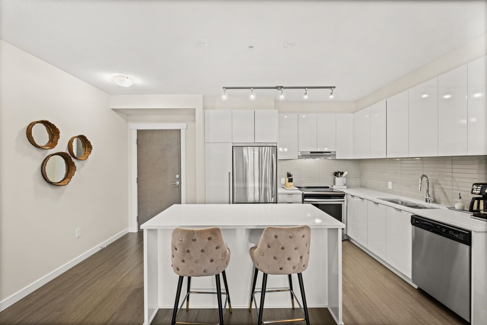 Listing Image 18